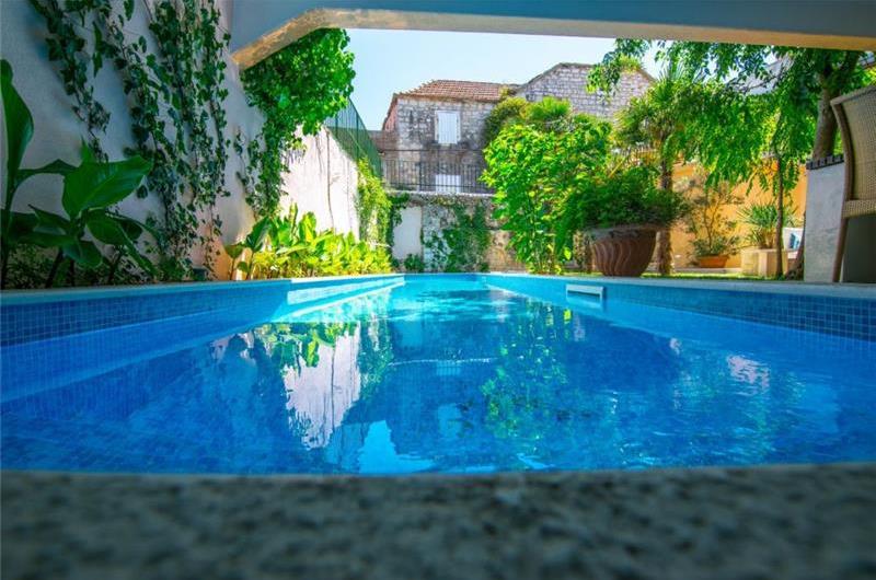 Luxury 4 Bedroom Villa with Indoor and Outdoor Pools in Jelsa, sleeps 8-12