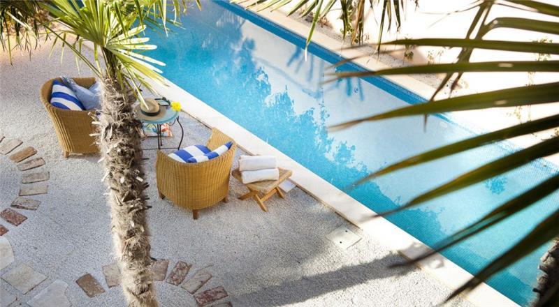 Luxury 4 Bedroom Villa with Indoor and Outdoor Pools in Jelsa, sleeps 8-12