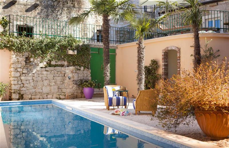 Luxury 4 Bedroom Villa with Indoor and Outdoor Pools in Jelsa, sleeps 8-12