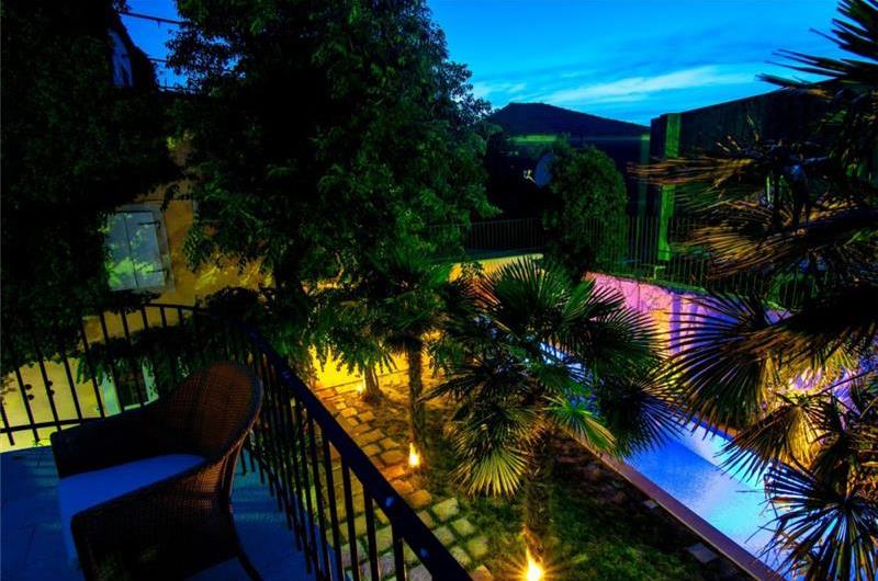 Luxury 4 Bedroom Villa with Indoor and Outdoor Pools in Jelsa, sleeps 8-12