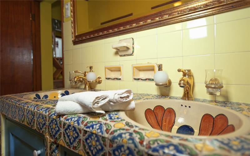Luxury 4 Bedroom Seaside Villa with Pool near Jelsa, sleeps 8-10