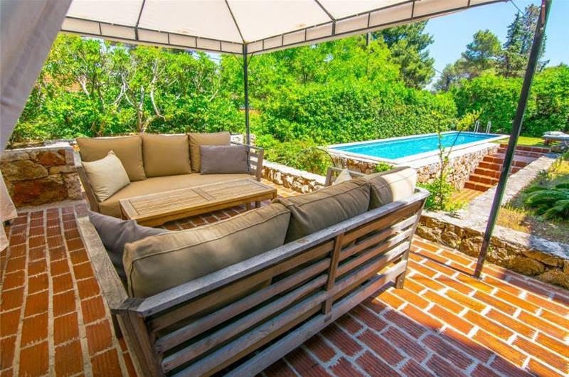Luxury 4 Bedroom Seaside Villa with Pool near Jelsa, sleeps 8-10