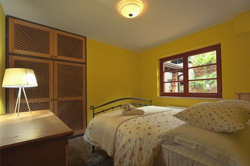 Luxury 4 Bedroom Seaside Villa with Pool near Jelsa, sleeps 8-10