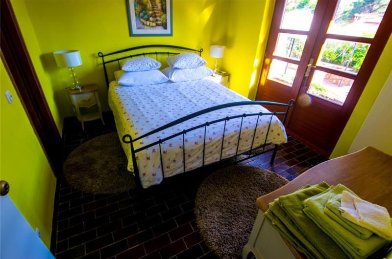 Luxury 4 Bedroom Seaside Villa with Pool near Jelsa, sleeps 8-10