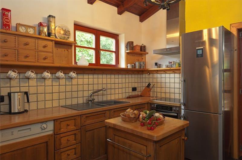 Luxury 4 Bedroom Seaside Villa with Pool near Jelsa, sleeps 8-10