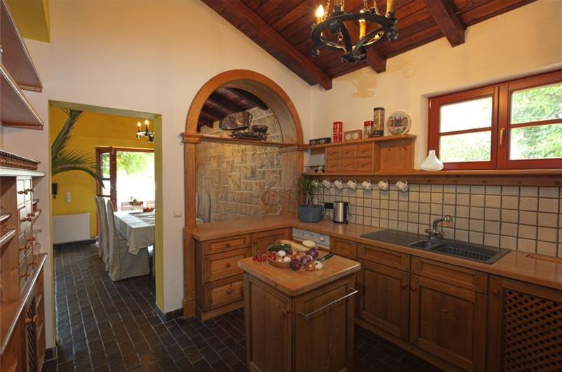 Luxury 4 Bedroom Seaside Villa with Pool near Jelsa, sleeps 8-10