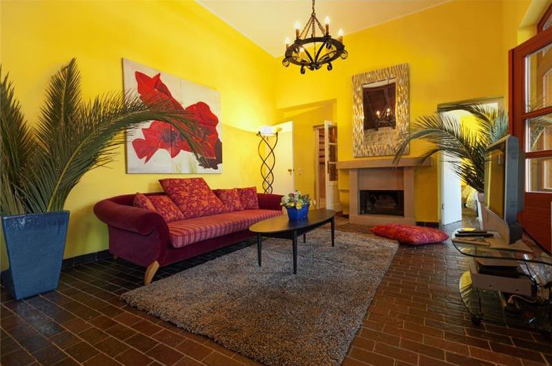 Luxury 4 Bedroom Seaside Villa with Pool near Jelsa, sleeps 8-10