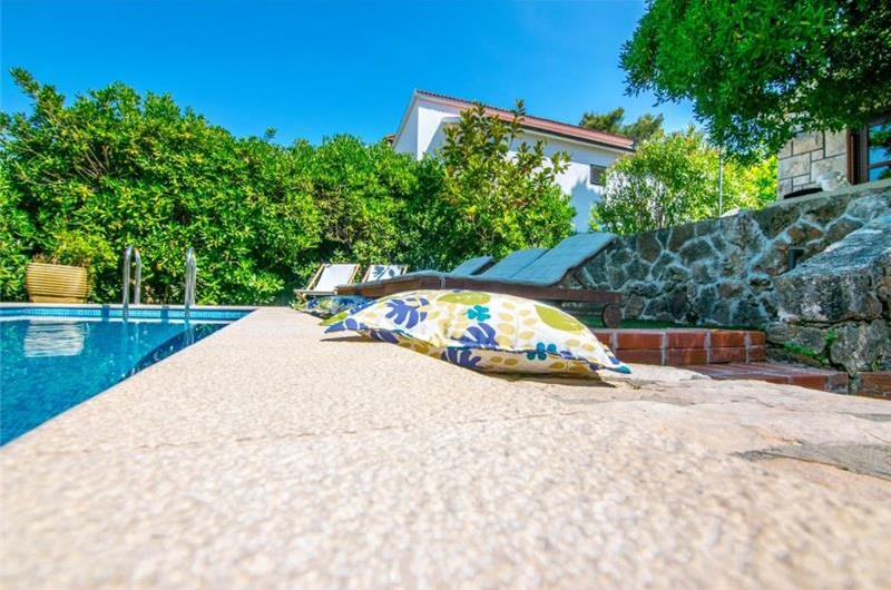 Luxury 4 Bedroom Seaside Villa with Pool near Jelsa, sleeps 8-10