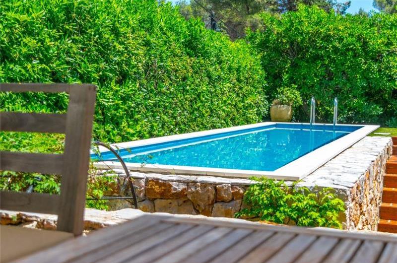 Luxury 4 Bedroom Seaside Villa with Pool near Jelsa, sleeps 8-10