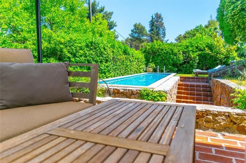 Luxury 4 Bedroom Seaside Villa with Pool near Jelsa, sleeps 8-10