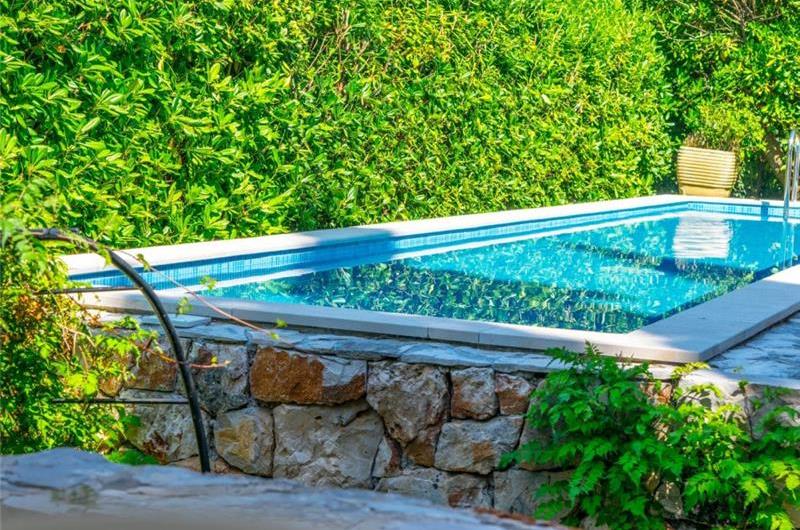 Luxury 4 Bedroom Seaside Villa with Pool near Jelsa, sleeps 8-10
