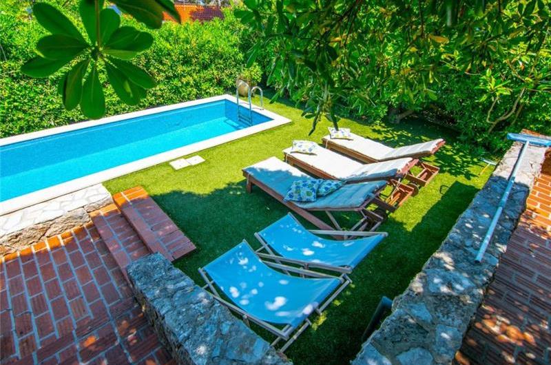 Luxury 4 Bedroom Seaside Villa with Pool near Jelsa, sleeps 8-10