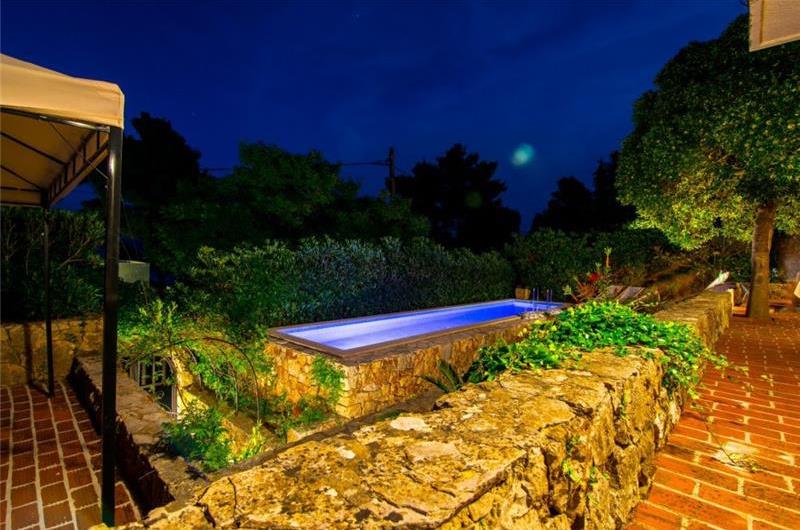 Luxury 4 Bedroom Seaside Villa with Pool near Jelsa, sleeps 8-10