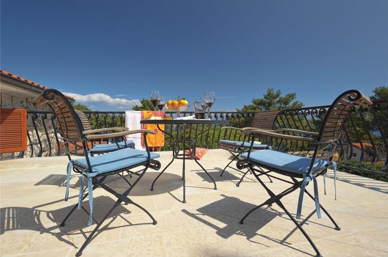 Luxury 4 Bedroom Seaside Villa with Pool near Jelsa, sleeps 8-10