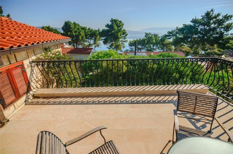 Luxury 4 Bedroom Seaside Villa with Pool near Jelsa, sleeps 8-10