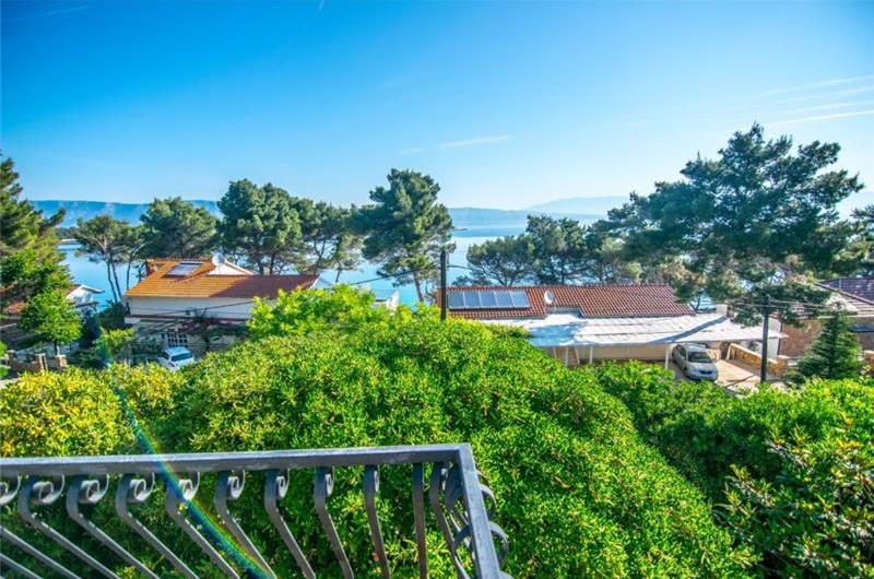 Luxury 4 Bedroom Seaside Villa with Pool near Jelsa, sleeps 8-10