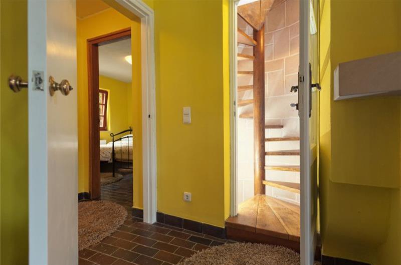 Luxury 4 Bedroom Seaside Villa with Pool near Jelsa, sleeps 8-10