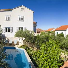 5 Bedroom Seaside Villa with Pool in Supetar, Brac Island, Sleeps 9-11