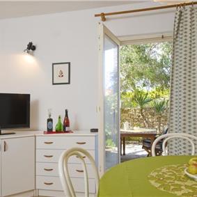 5 Bedroom Seaside Villa with Pool in Supetar, Brac Island, Sleeps 9-11