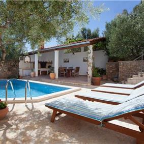 5 Bedroom Seaside Villa with Pool in Supetar, Brac Island, Sleeps 9-11