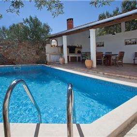 5 Bedroom Seaside Villa with Pool in Supetar, Brac Island, Sleeps 9-11