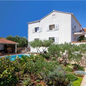 5 Bedroom Seaside Villa with Pool in Supetar, Brac Island, Sleeps 9-11