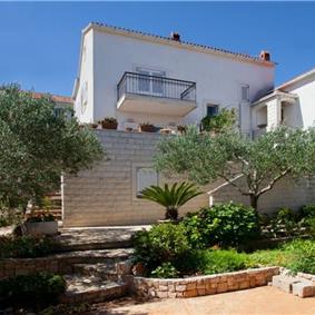 5 Bedroom Seaside Villa with Pool in Supetar, Brac Island, Sleeps 9-11
