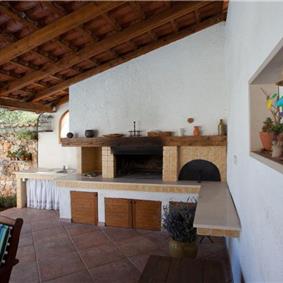 5 Bedroom Seaside Villa with Pool in Supetar, Brac Island, Sleeps 9-11