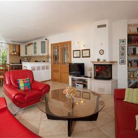 5 Bedroom Seaside Villa with Pool in Supetar, Brac Island, Sleeps 9-11