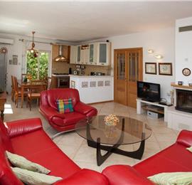 5 Bedroom Seaside Villa with Pool in Supetar, Brac Island, Sleeps 9-11
