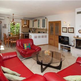 5 Bedroom Seaside Villa with Pool in Supetar, Brac Island, Sleeps 9-11