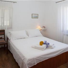 5 Bedroom Seaside Villa with Pool in Supetar, Brac Island, Sleeps 9-11