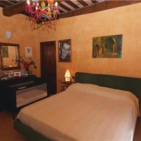 6 Bedroom Villa with Pool, near Castel del Piano, sleeps 12-14