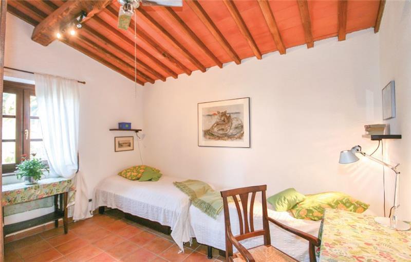2 Bedroom Villa in Gavorrano, sleeps 4-5