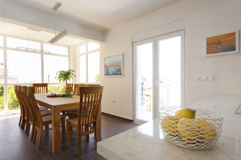4 Bedroom Seaside Villa with Heated Pool in Podstrana, sleeps 9-10
