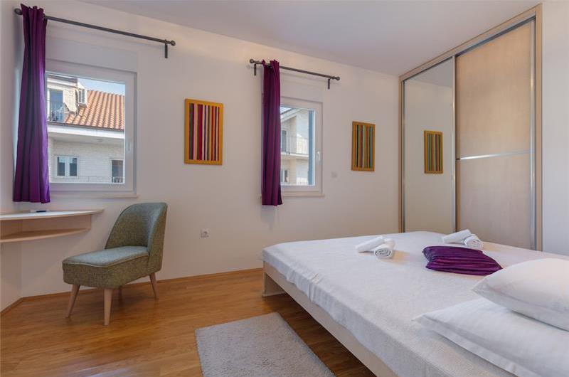 4 Bedroom Seaside Villa with Heated Pool in Podstrana, sleeps 9-10