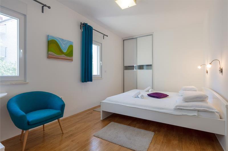 4 Bedroom Seaside Villa with Heated Pool in Podstrana, sleeps 9-10