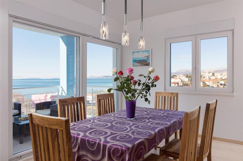 4 Bedroom Seaside Villa with Heated Pool in Podstrana, sleeps 9-10