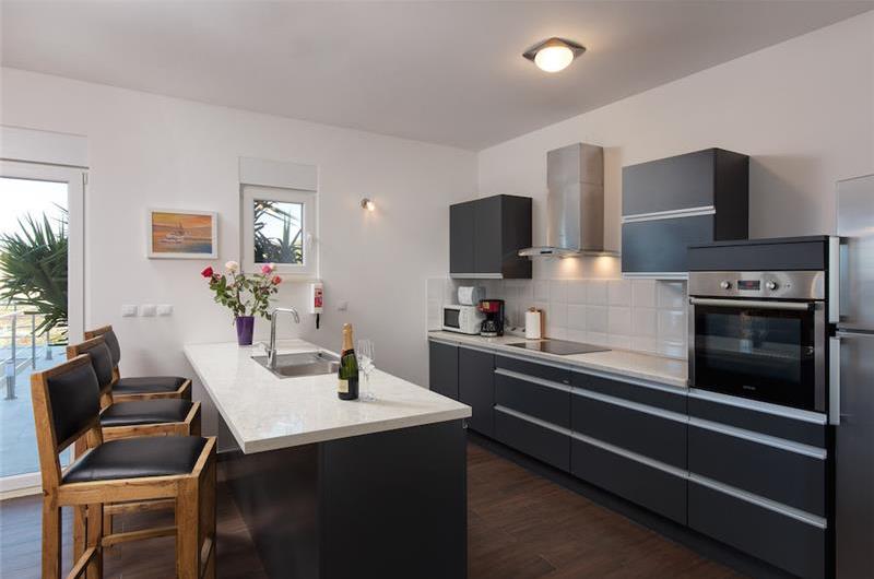 4 Bedroom Seaside Villa with Heated Pool in Podstrana, sleeps 9-10