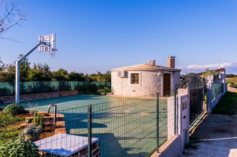 1 Bedroom Villa with Annexe and Pool near Pula, sleeps 2-4