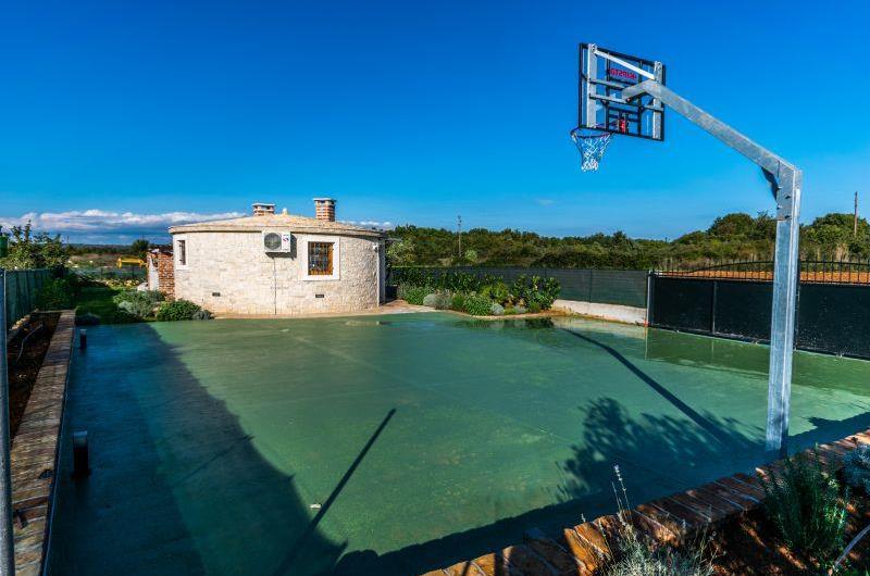 1 Bedroom Villa with Annexe and Pool near Pula, sleeps 2-4