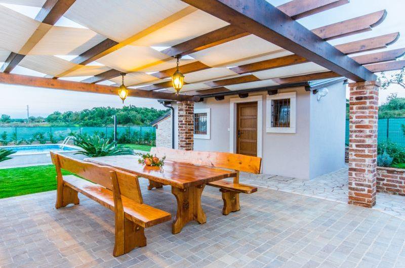 1 Bedroom Villa with Annexe and Pool near Pula, sleeps 2-4