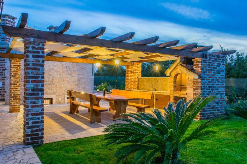 1 Bedroom Villa with Annexe and Pool near Pula, sleeps 2-4