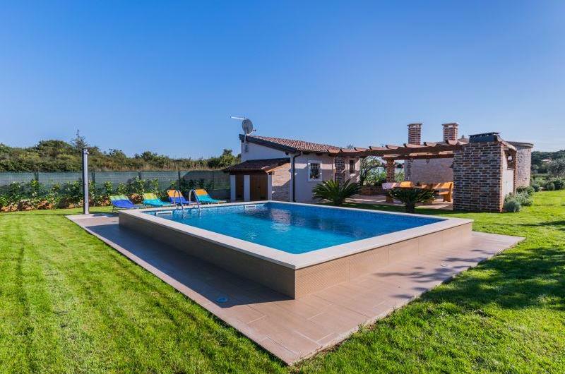 1 Bedroom Villa with Annexe and Pool near Pula, sleeps 2-4