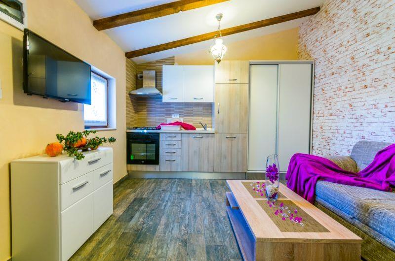 1 Bedroom Villa with Annexe and Pool near Pula, sleeps 2-4