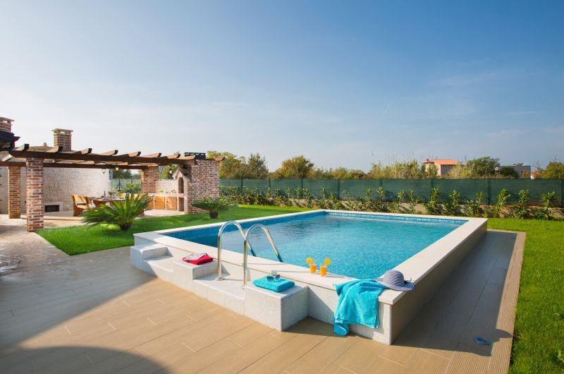 1 Bedroom Villa with Annexe and Pool near Pula, sleeps 2-4