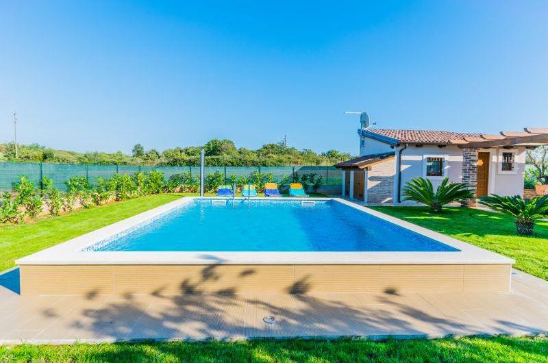 1 Bedroom Villa with Annexe and Pool near Pula, sleeps 2-4