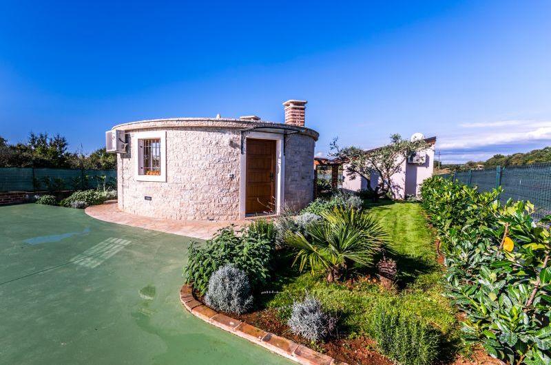 1 Bedroom Villa with Annexe and Pool near Pula, sleeps 2-4