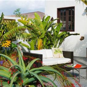 1 Bedroom Apartment with Secret Garden near Costa Teguise, sleeps 2