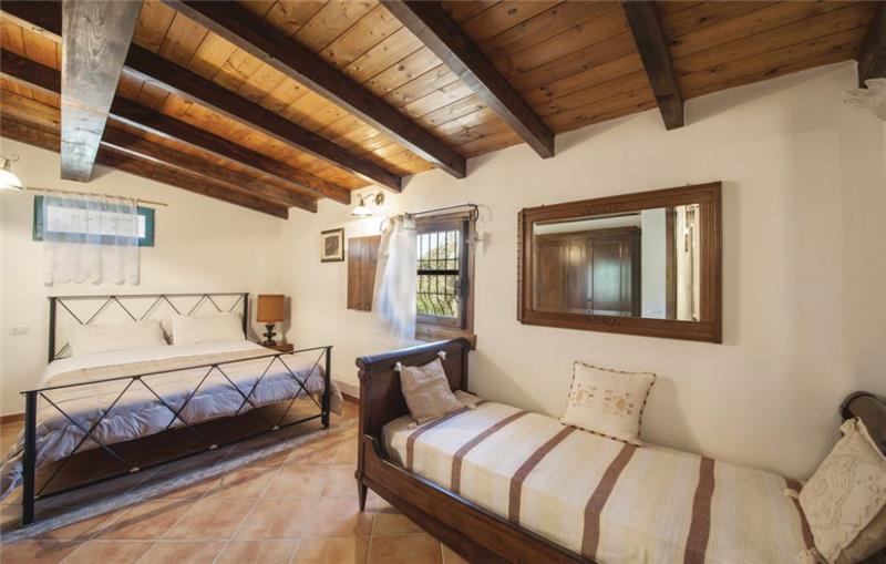 3 Bedroom Villa with Pool near Oliena, sleeps 6
